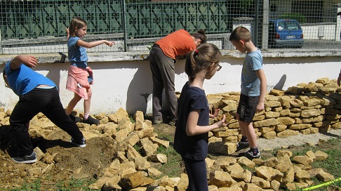 Construction d'un muret en pierres sèches